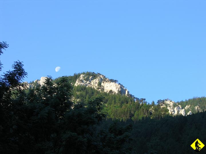 Karta1_ 053.jpg - Dzień 2gi wita równie słonecznie jak dzień pierwszy, mimo, iż wieczorem mocno padało. To chyba charakterystyczne dla tego miejsca.